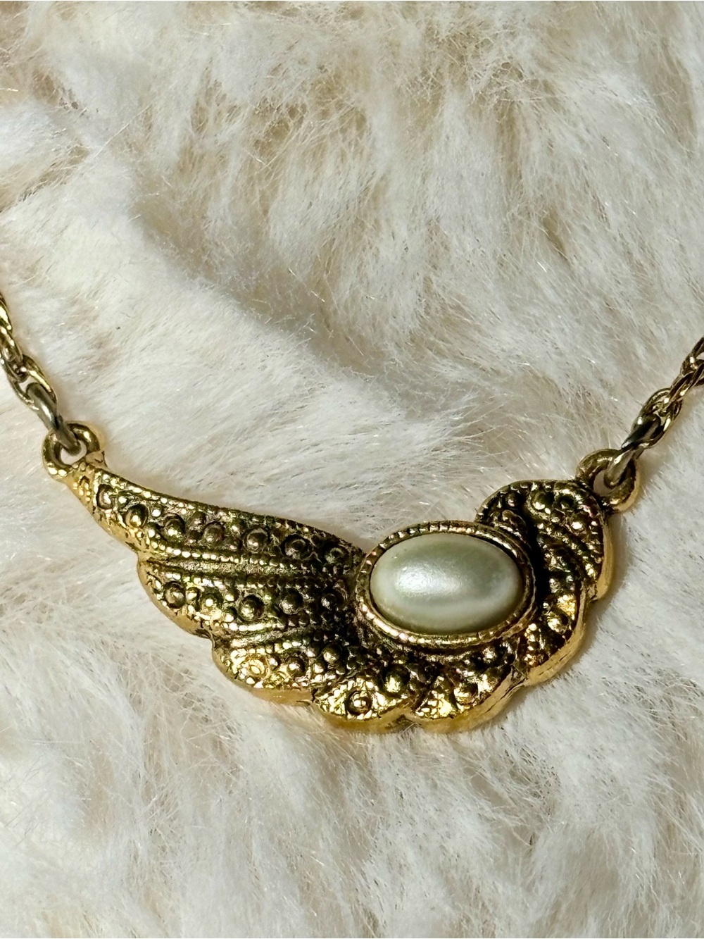 1928 Vintage Pearl and Angel Wing Pendant Necklace - Picture 3 of 9
